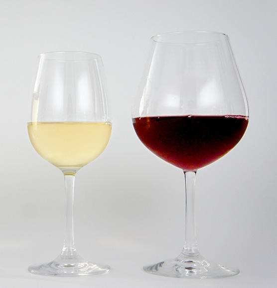 ワイン 白 違い の と 赤ワイン 赤ワイン、白ワインそれぞれの効能とは？ 健康効果を高める飲み方も｜ワタミブログ