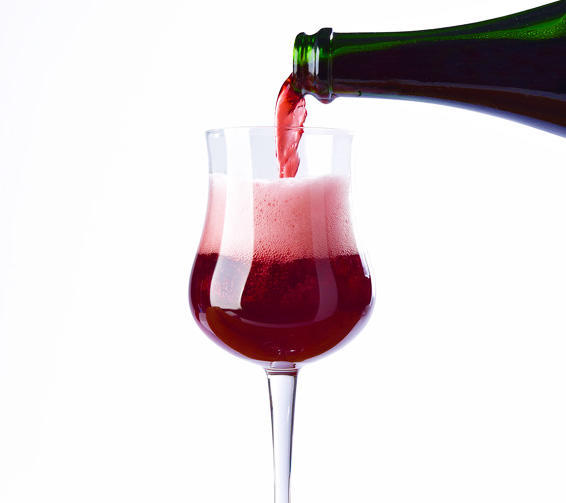 赤スパークリングワインのイメージ