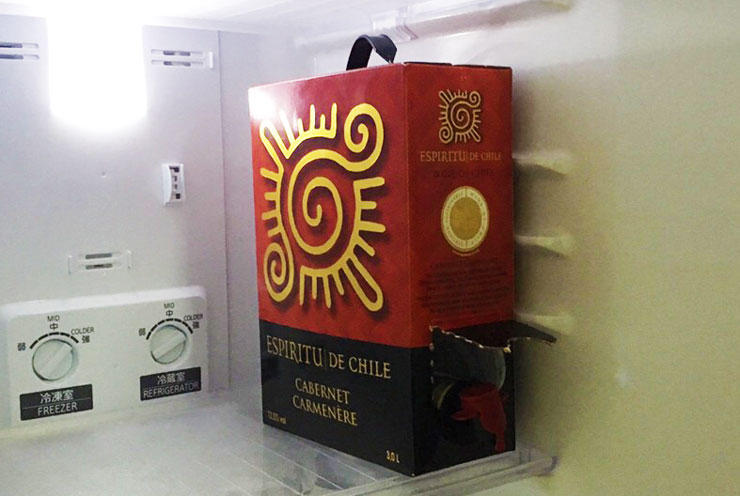 冷蔵庫の箱ワイン2